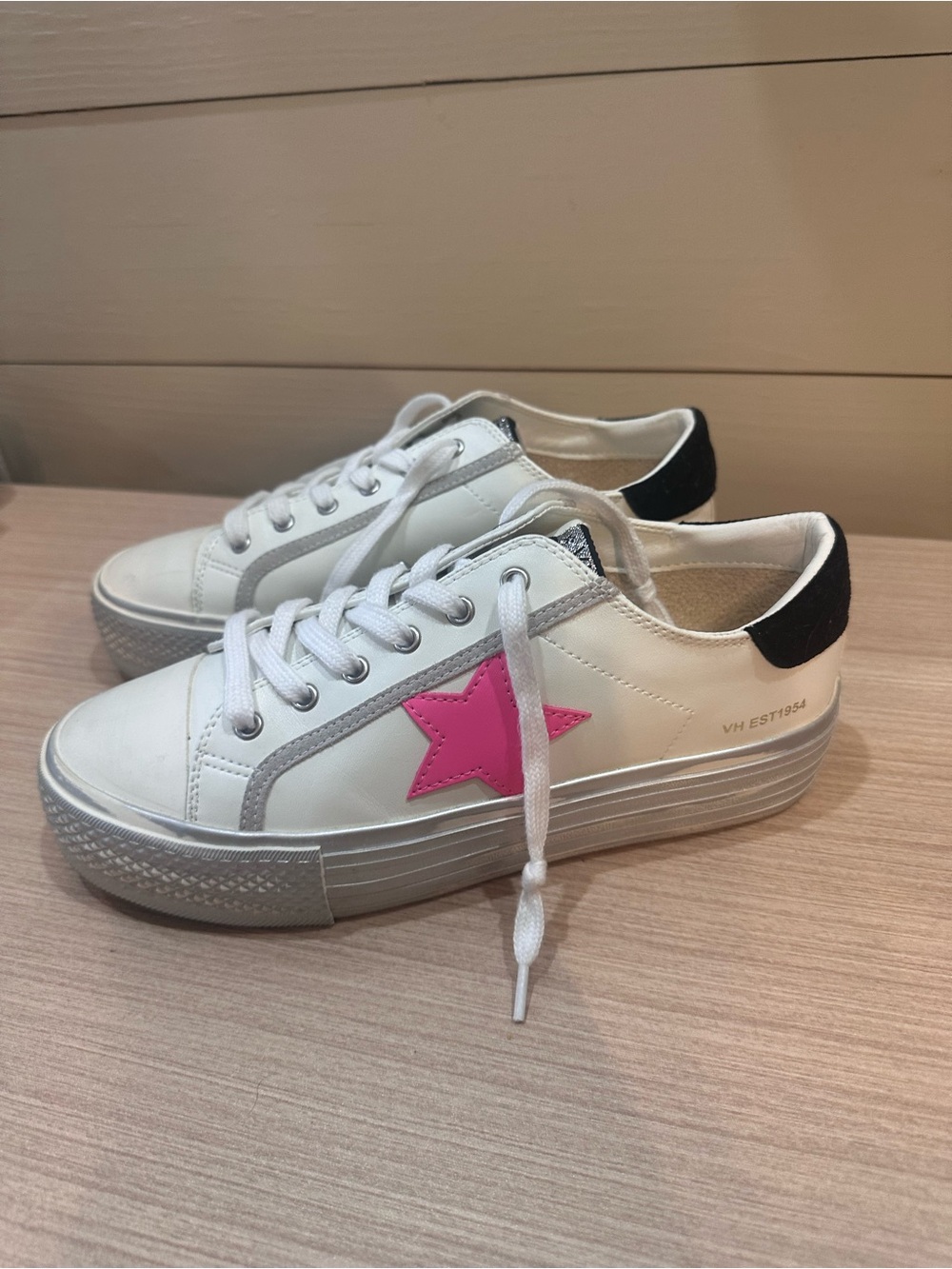 Vintage Havana Sneakers size 9. Never worn.